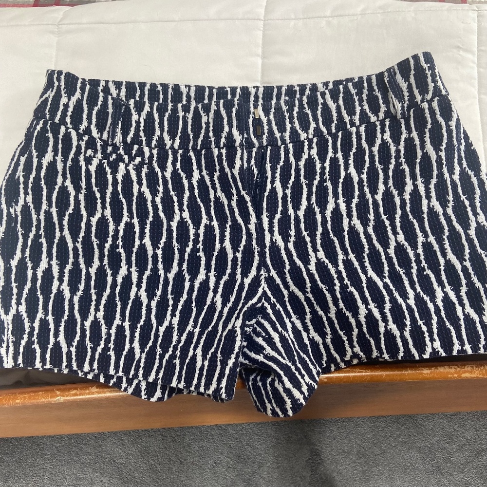 Ann Taylor riviera short size 6